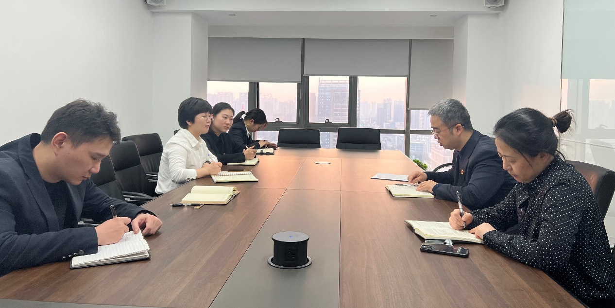 努力把準斗爭方向，堅定斗爭意志——法律事務(wù)中心召開會議傳達黨課精神