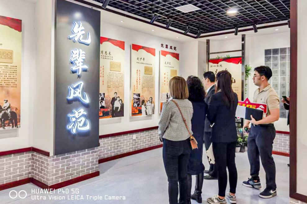 公司固定收益部黨支部、投行業(yè)務(wù)部黨支部、綜合事務(wù)部與金融（產(chǎn)業(yè)）基地保障黨支部開展聯(lián)合黨日活動(dòng)