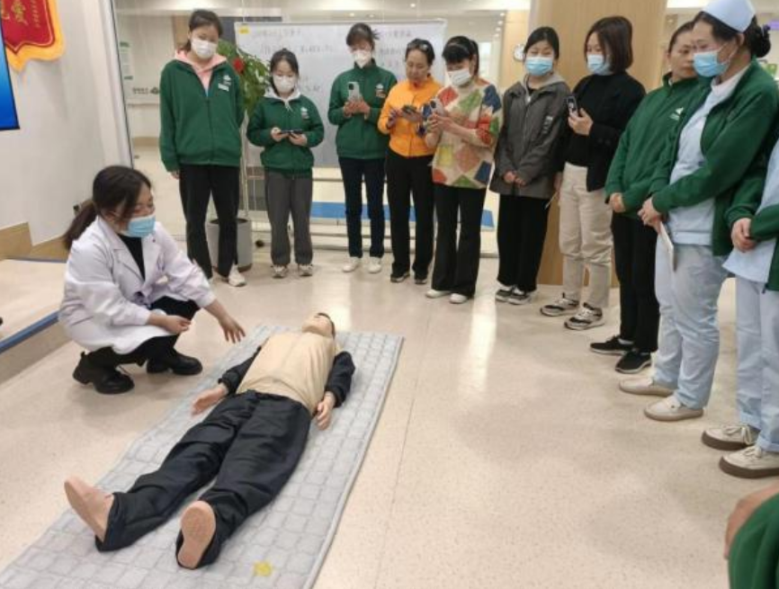 “救”在身邊！共筑服務安全——頤信養(yǎng)老舉辦急救技能培訓